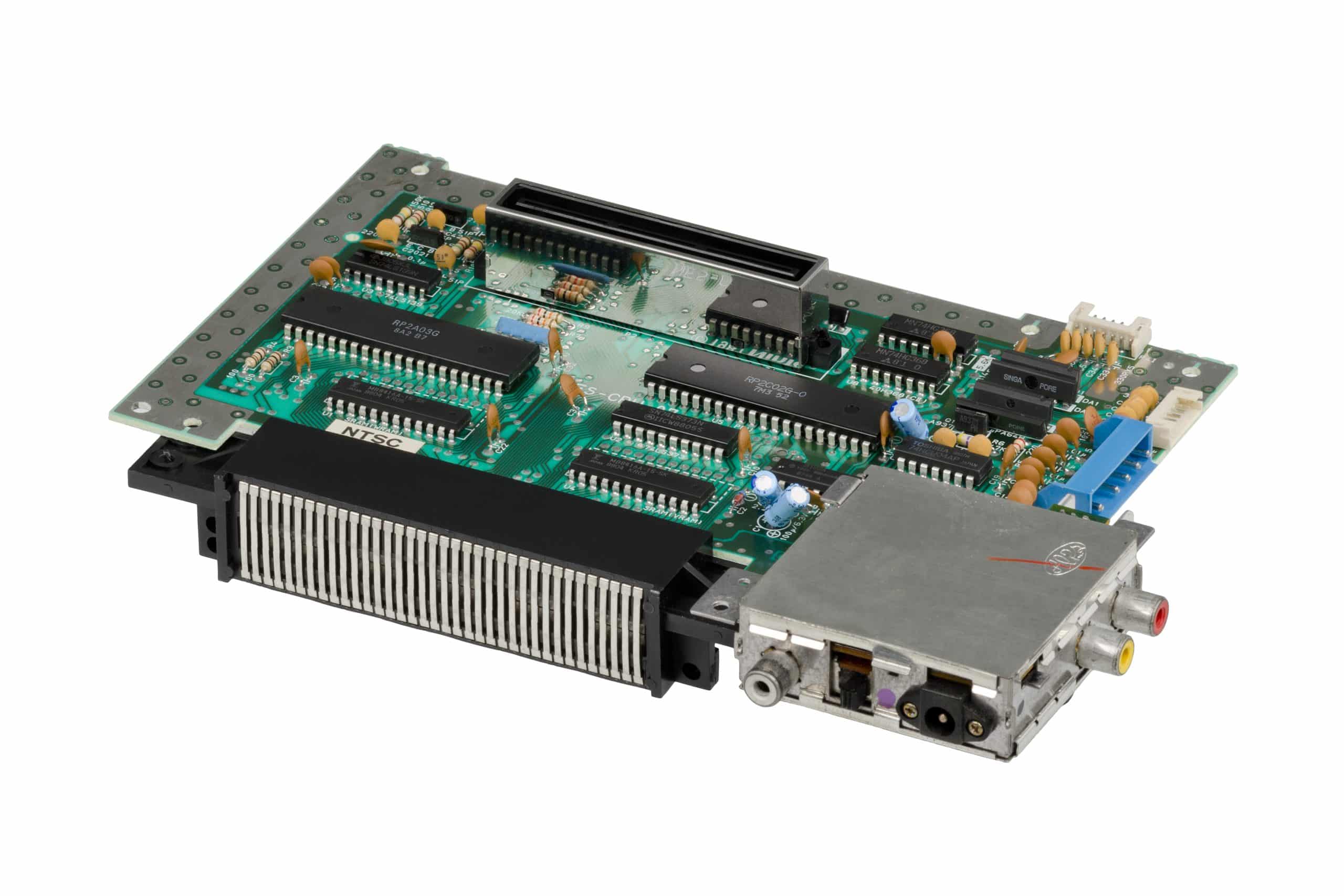 Physical package of the Ricoh 2A07 (PAL equivalent of the 2A03, used in European/Australian NES units). Visually identical packaging to the 2A03.